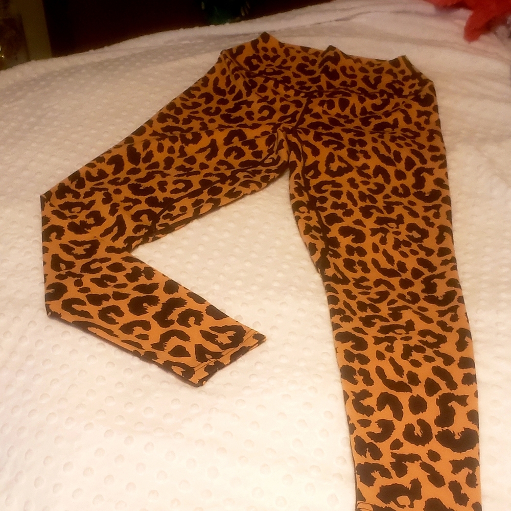 Balance Athletica- KING CHEETAH leggings/yoga pants. 7/8 length with no stains.